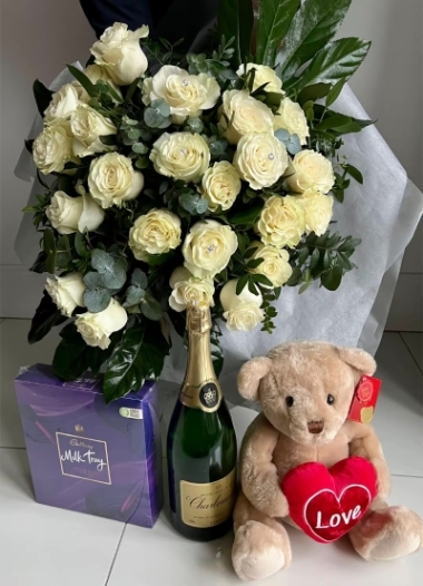 The Ultimate Romance: 24 Roses Edition