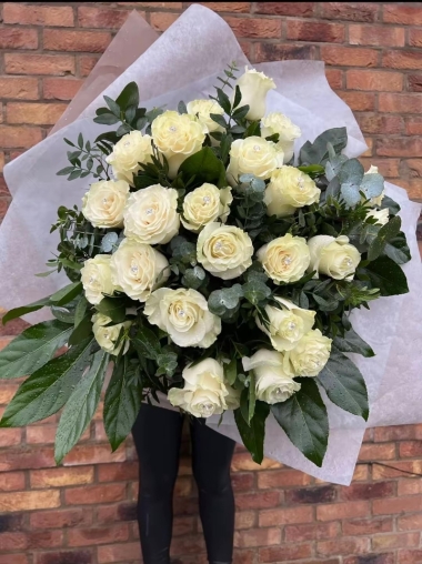 The Ultimate Romance: 24 Roses Edition